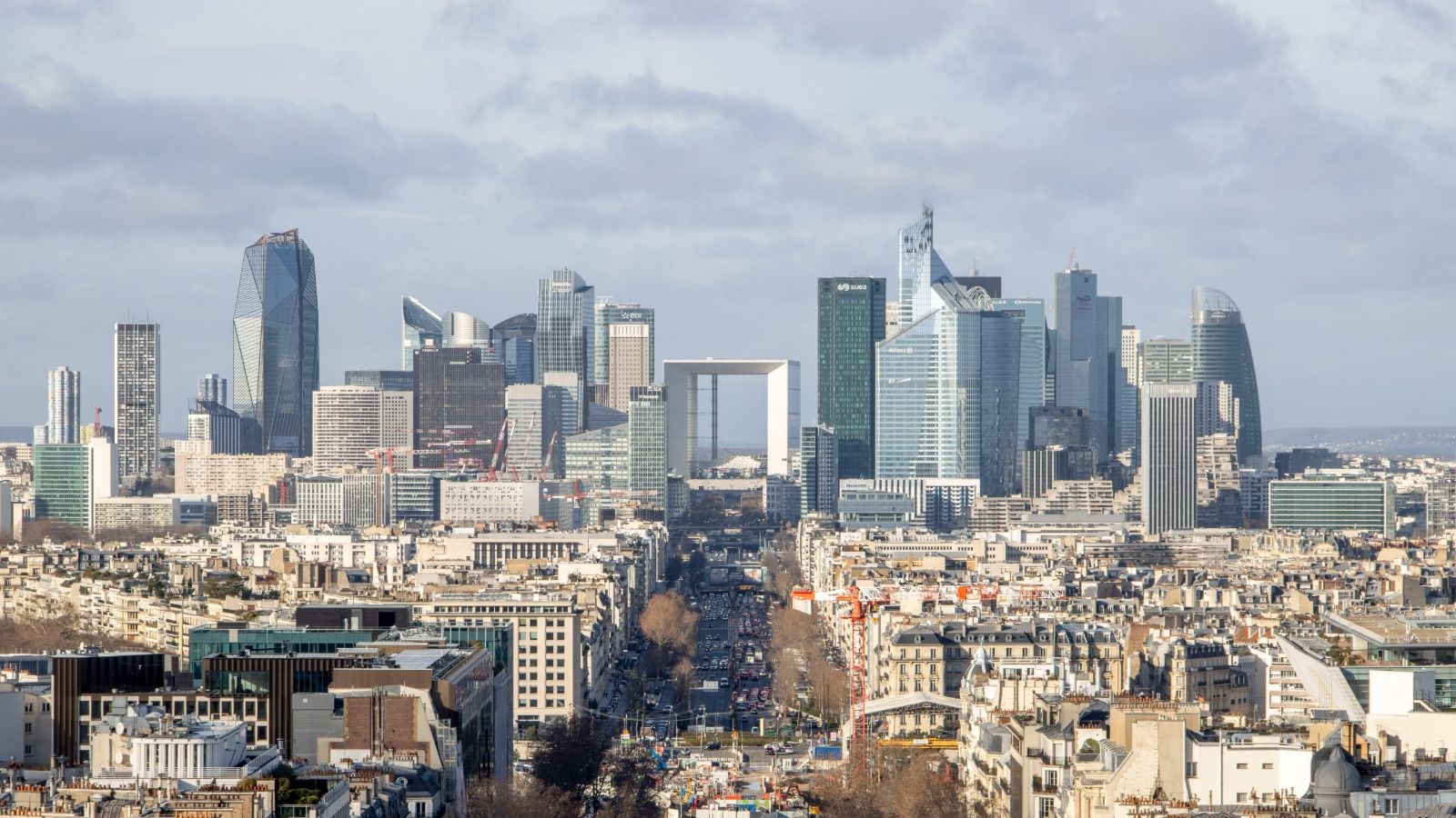 La Défense vue depuis l'Arc de Triomphe, Hauts-de-Seine, conciergerie et gestion locative courte durée (92)