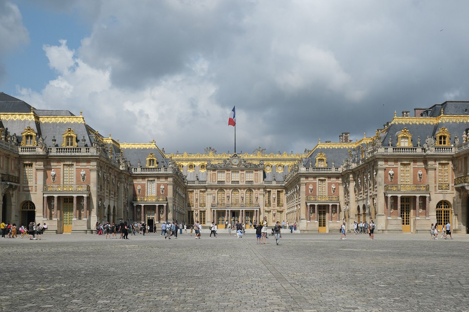 Cour royale du château de Versailles, Yvelines, conciergerie et gestion locative courte durée (78)